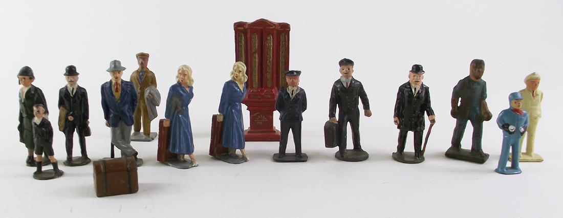 Crescent and Grey Iron Train Passengers: 15 pieces, really superb lot. Very good to excellent condition. Figure by Johillco, Timpo and others.