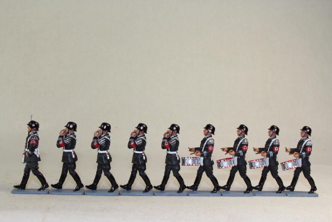 King And Country LAH32 Leibstandarte Pipes & Drums: Marching Band Near Mint Condition Near Mint Box 9 pieces