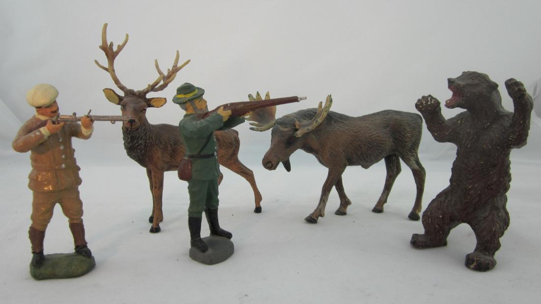 Hausser-Elastolin Bear Hunt Circa 1920-1930.: Bear hunt with 2 hunters, bear & onlooking moose & buck. 1 hunter has early cast lead rifle. 5 pieces. Condition very good, moose has crack in leg, buck has very fragile glued antler. No box.