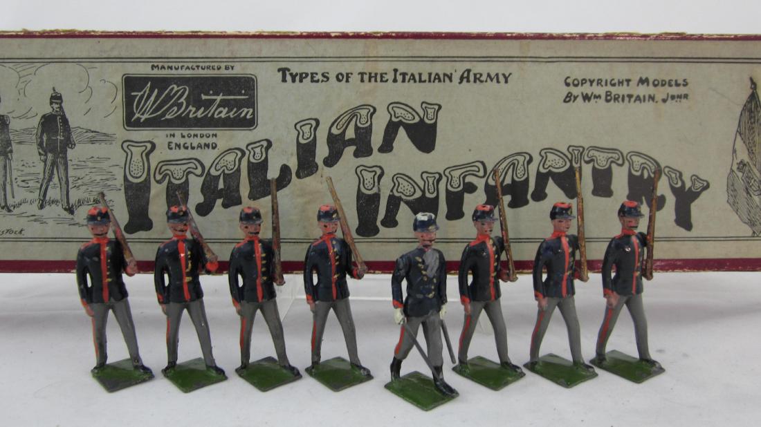 Britains Set #166 Italian Infantry.: Italian Infantry. 8 pieces Pre War. Condition very good in very good, Officer has large chip on chest. Fred Whisstock label box, no tie card.