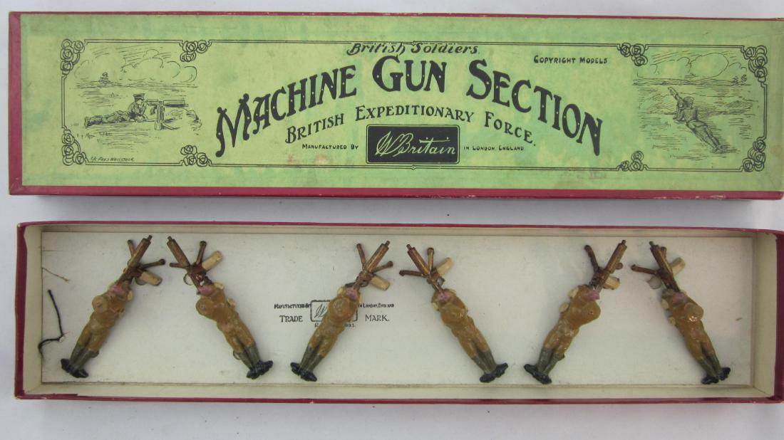 Britains Set #194 British Machine Gun Section.: Peak cap lying machine gunners. 6 pieces prewar. Condition excellent in very good Fred Whisstock label box.