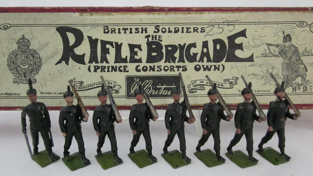 Britains Set #9 Rifle Brigade Dated 1905.: Early Rifle Brigade, 3rd version, 1/2 boot, square base, box pack dated 1905. 8 pieces. Condition excellent in early Fred Whisstock box with set number on lid face label.