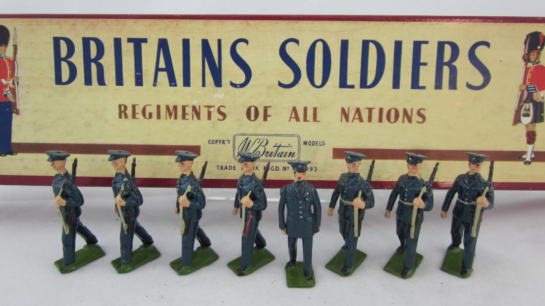 Britains Set #2044 U.S. Air Corps, Slung Rifles. (1 of 1)