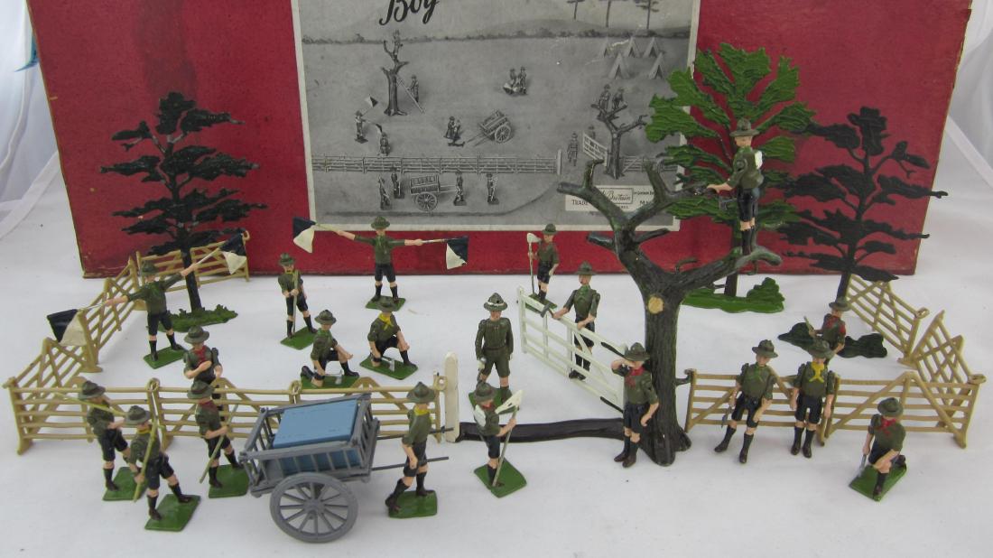 Britains Set #181 Large Boy Scout Display. (1 of 1)