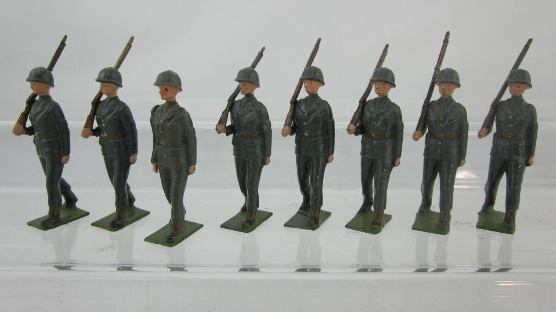 Britains Set #2033 U.S. Army With Officer. (1 of 1)
