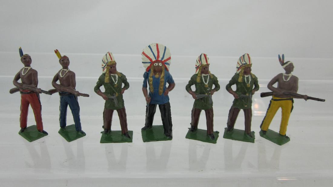 Britains Set #150 American Indians On Foot. (1 of 1)