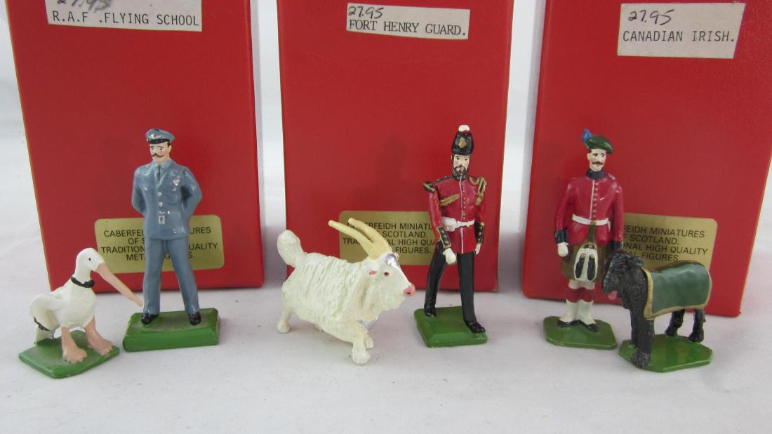 Caberfeidh Officer With Mascots Grouping. (1 of 1)
