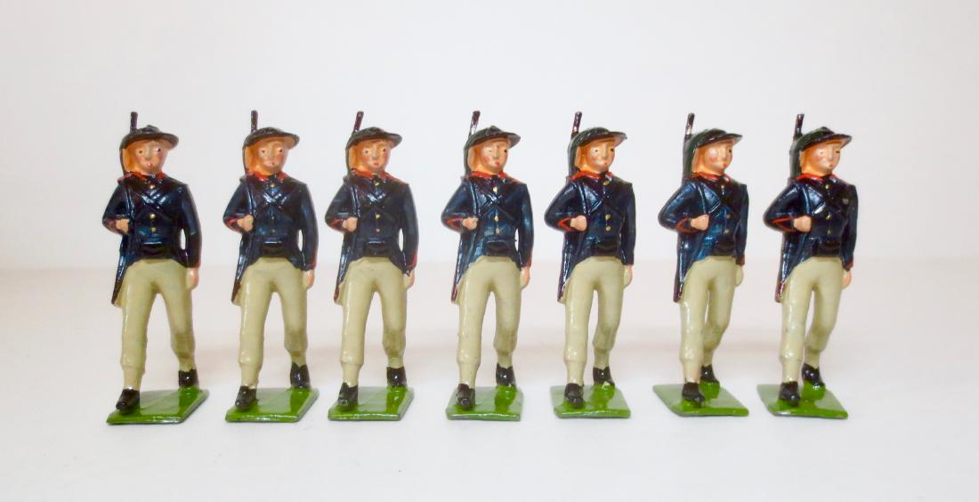 Britains #9163 Italian Bersaglieri: 7 pieces. Excellent condition. Post war. Unboxed.