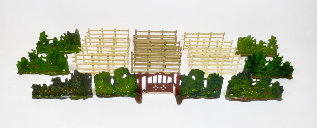 Britains Farm & Garden Assortment with Rare Gate (1 of 1)
