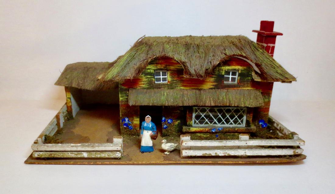 Britains Hugar RARE Thatched Roof Farm Cottage (1 of 1)
