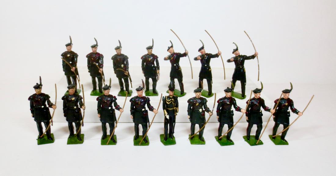 Britains From #2079 Royal Company of Archers: 16 pieces. Post war. Excellent condition. Unboxed.