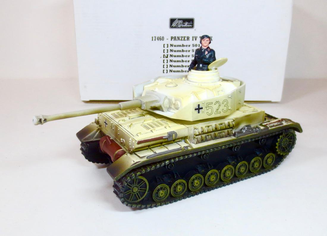 Britains #17460 Panzer IV Tank: 3 pieces. Excellent condition. Box excellent.