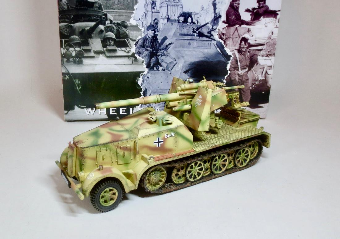 King & Country WS103 Zugdraftwagon: 2 pieces. 88mm Flak (SF1). Retired Set. Good condition (gun has come loose from the swivel base, missing 3 figures that go with the set). Box excellent.