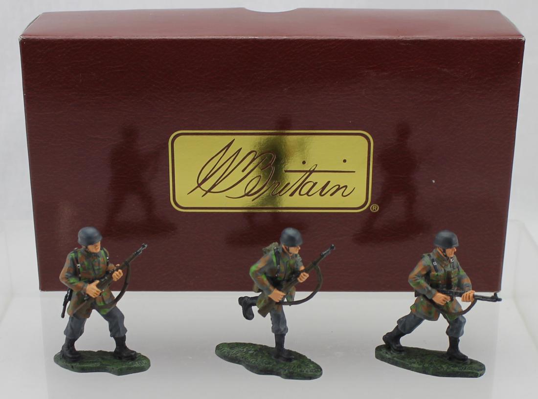 Britains #17458 German Paratroopers: World War 2. 3 Pieces. Near Mint. Boxes Excellent.