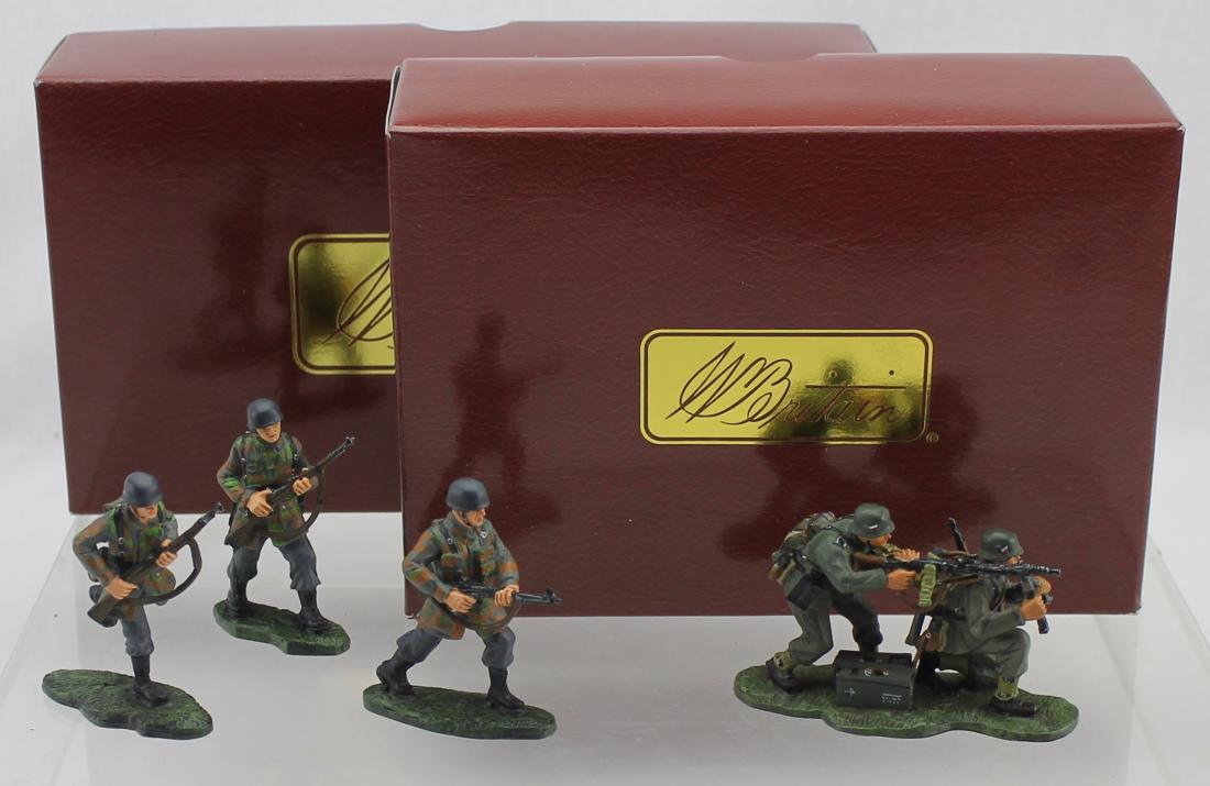 Britains Lot German Paratroopers and Gun Team: World War 2. Lot includes Sets #17458 German Paratroopers and #17493 German Machine Gun Team. 4 Pieces. Near Mint. Boxes Excellent.