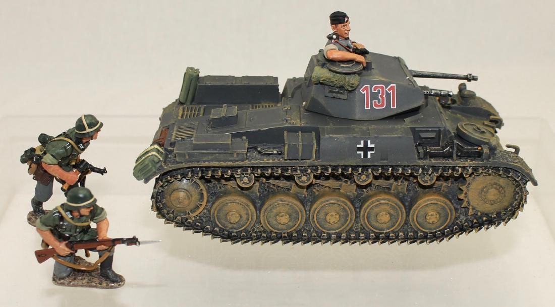 King & Country #WS041 Waffen SS Panzer II: World War 2. With Commander and 2 Waffen Infantrymen. 5 Pieces. Excellent. Box Good.