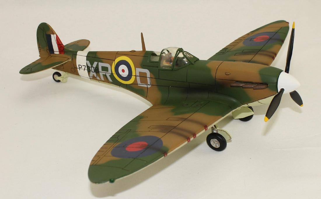 King & Country #RAF017 American Eagle Spitfire (1 of 3)