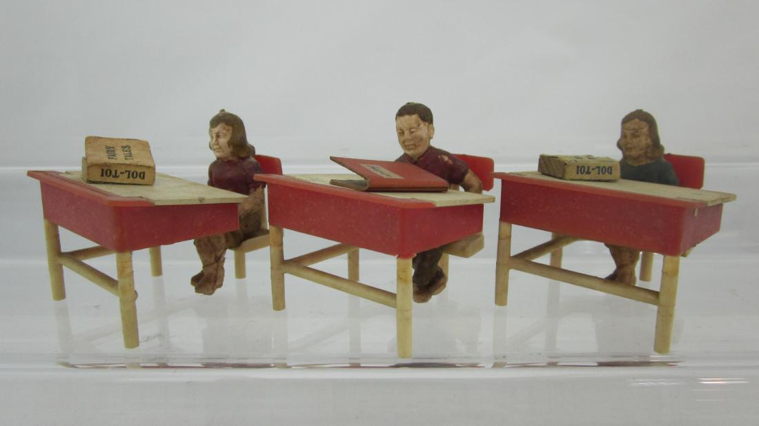 English Maker PLASTIC Schoolroom Scene. (1 of 1)