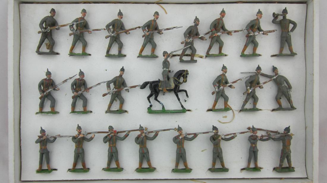 Heyde 48mm Size 2 Boxed Prussians Assaulting.: WWI Prussian Infantry assaulting. 23 pieces. Condition very good, 1 rifle repaired,5 helmet spikes & 1 bayonet gone. Box tray is very good, lid has end flap off but present, some clear tape & small pi