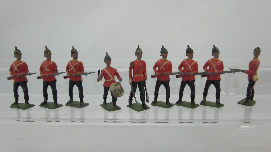Britains Set #16 East Kent Regiment, The Buffs.: East Kent Regiment at ready. 9 pieces (missing bugler). Condition very good, 1 helmet spike missing. No box.