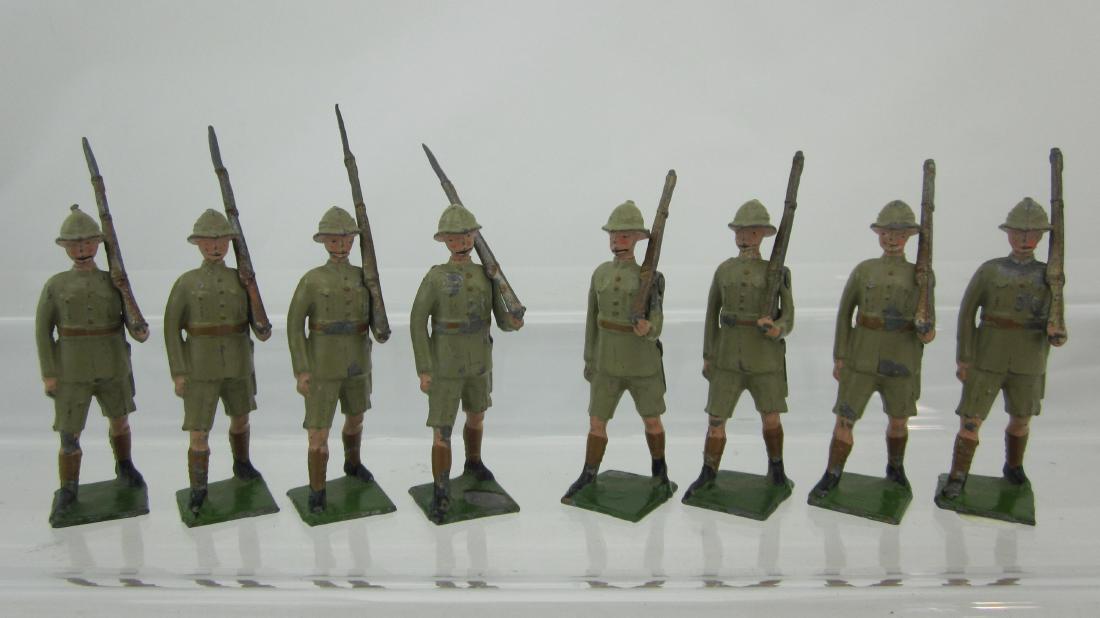 Britains Set #1294 British In Tropical Dress.: British in Tropical Dress. 8 pieces. Condition very good, 1 bayonet gone. No box.