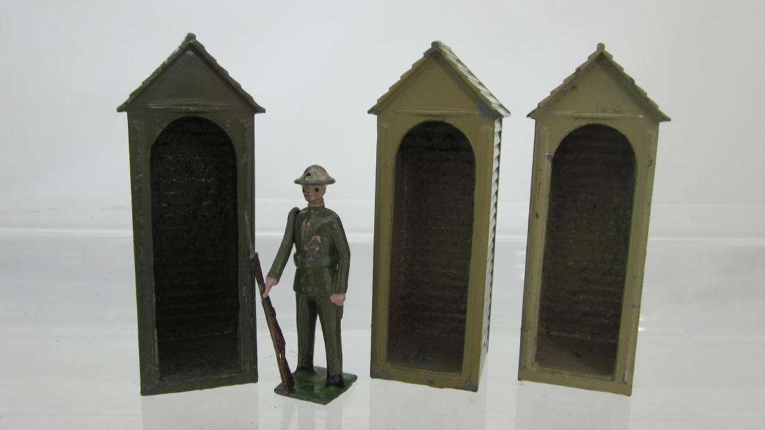Britains Set #1859 Khaki Sentry Box & Sentry. (1 of 1)
