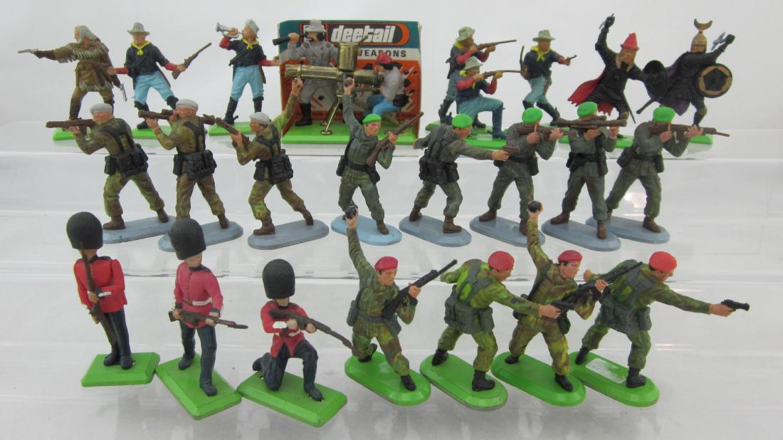 Britains Deetail Figure Assortment.: Britains Deetail Civil War Confederate Gatling Gun (still mint in box insert, but no outer box), 7th Cavalry, Turks, Guards, & Commandos. 25 pieces. Condition excellent. No box.