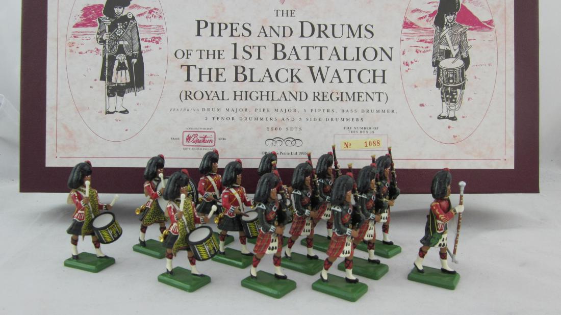 Britains Set #5196 Black Watch Pipes & Drums. (1 of 1)