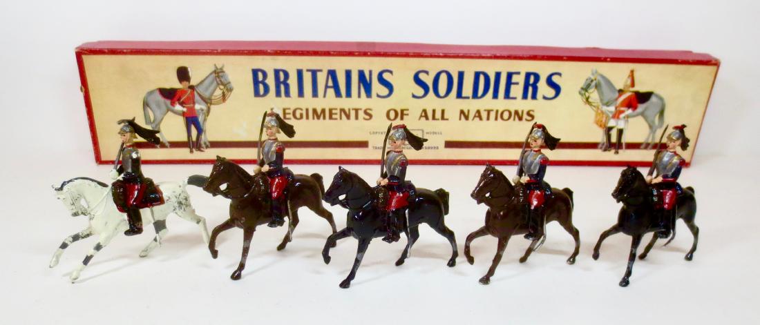 Britains #138 L'Armee Francais Cuirassiers: Britains The French Army Cuirassiers. Including; Officer on Grey Cantering Horse with drawn sabre, together with 4 Cuirassiers on walking horses with drawn sabres. 5 pieces. Post war untied with R.O.A
