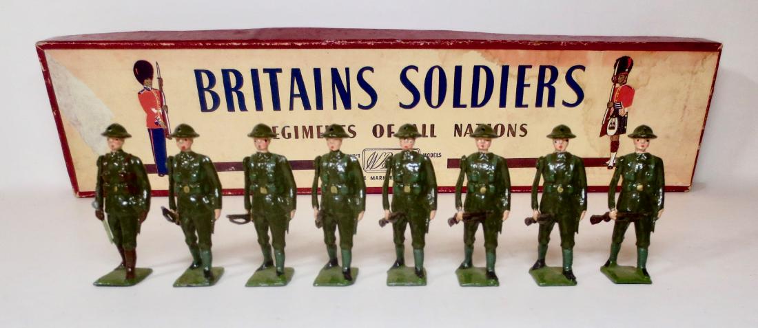 Britains #195 British Infantry at the Trail: Britains 8 pieces. Post war, untied with R.O.A.N. box. Excellent condition. Box good (top stains and surface wear).