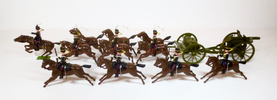 Britains #9419 Royal Horse Artillery: Britains Royal Horse Artillery at the Gallop. Including; 3 Team Horses, 3 Team Horses with Drivers, Officer - empty handed, 4 Gunners with carbines, Limber, Gun & "H" type Traces. Post war 1962 issue.