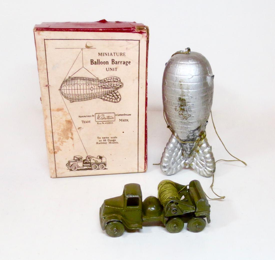 Britains #1855 Miniature Balloon Barrage Unit (1 of 1)