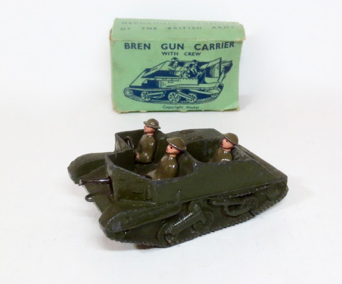 Britains #1876 Bren Gun Carrier with Crew: Britains Bren Gun Carrier with Crew. Post war issue, with original box. Very good condition (with some paint wear). Box poor (missing all flaps on one side). 4 pieces.