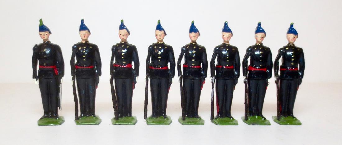 Britains #2090 Royal Irish Fusiliers: Britains Royal Irish Fusiliers at Attention. Including 1 Officer, and 7 Fusiliers at attention. Post war (1954-1959 issue). Excellent condition. Unboxed.