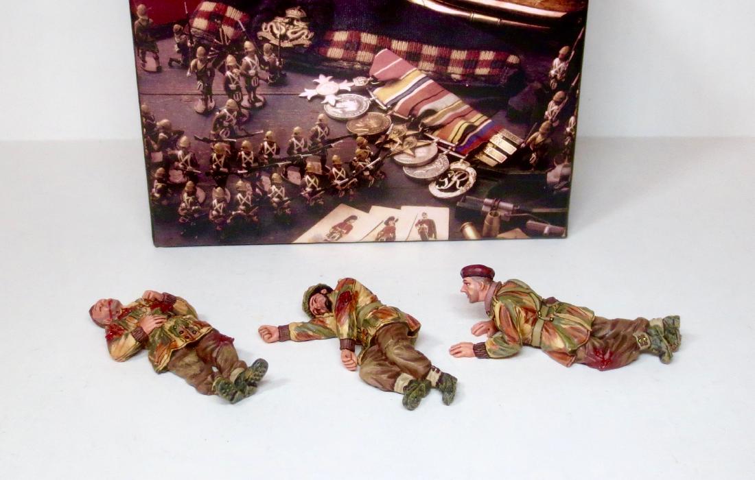 King & Country #MG075 Dead & Wounded Paras: King & Country Dead and Wounded Paratroopers. 3 pieces. Excellent condition. Box excellent.