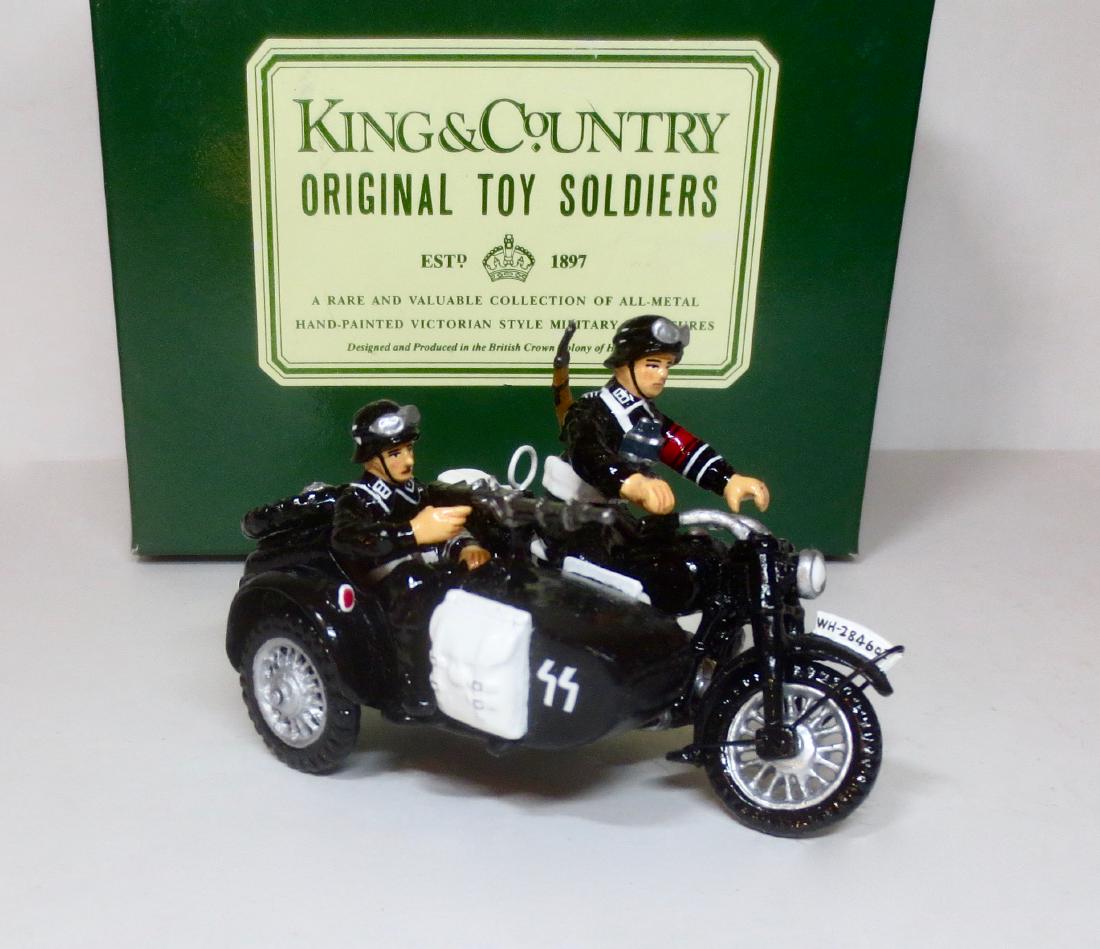 King & Country #LA011 Motorcycle with Side Car (1 of 1)
