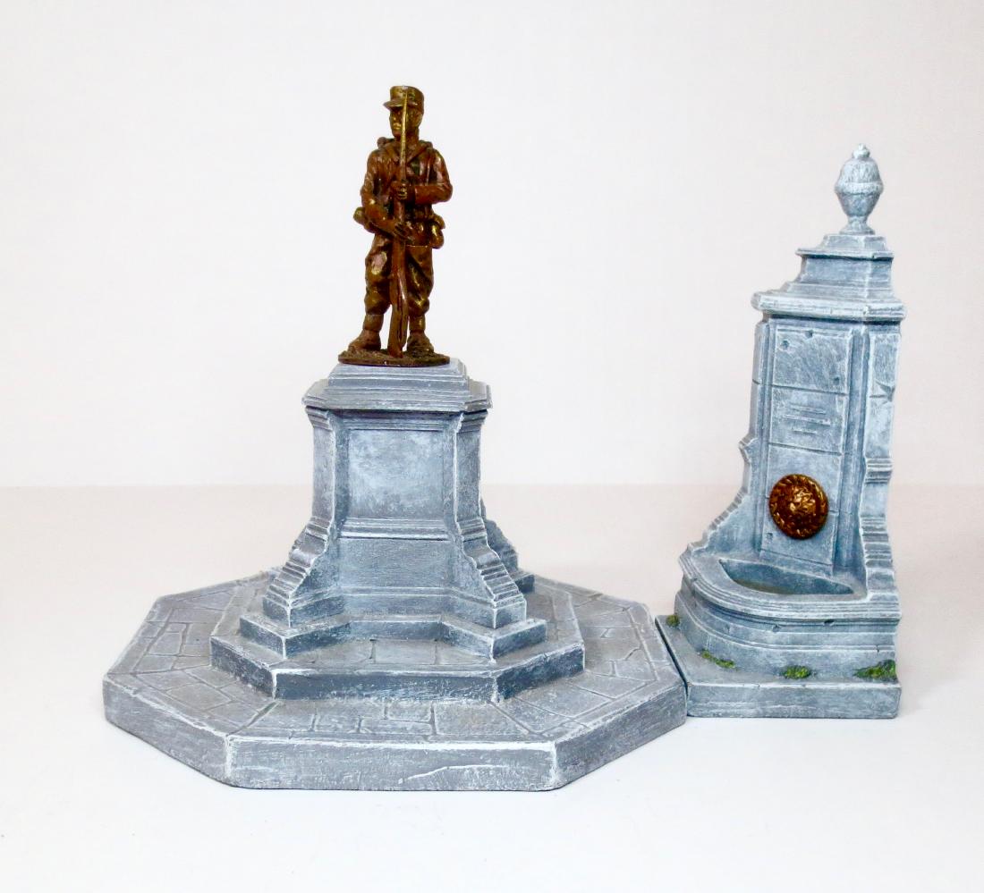 King & Country #NV-18A.B War Memorial (1 of 1)