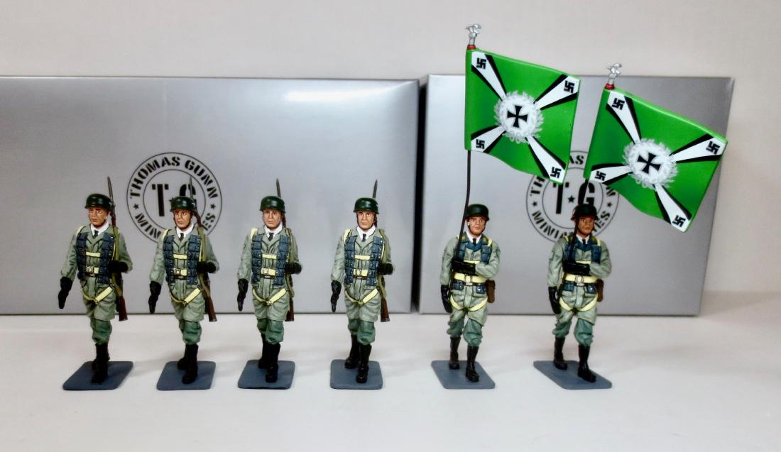 Thomas Gunn #BER001E & #BER001G: Thomas Gunn, Marching Fallschirmjagers and Flag Bearers. 6 pieces. Excellent condition. Boxes excellent.