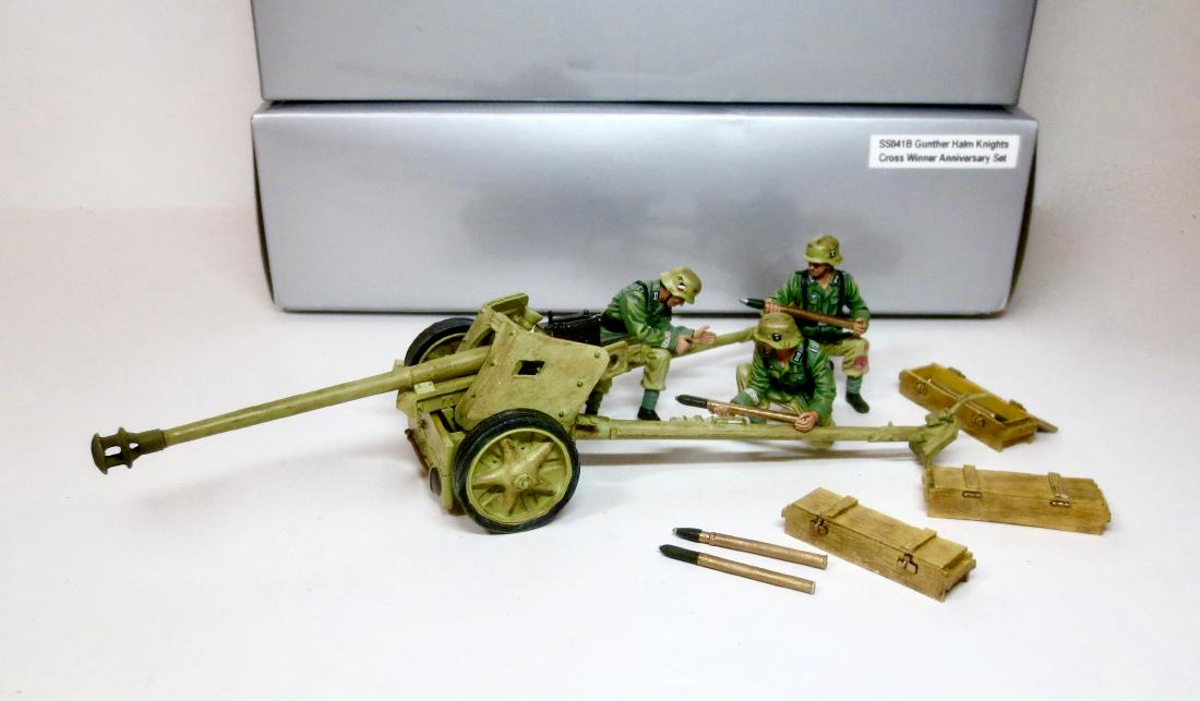 Thomas Gunn Field Artillery Team with Gun: Thomas Gunn, Field Artillery Team with Gun. 10 pieces. Excellent condition. Boxes excellent.
