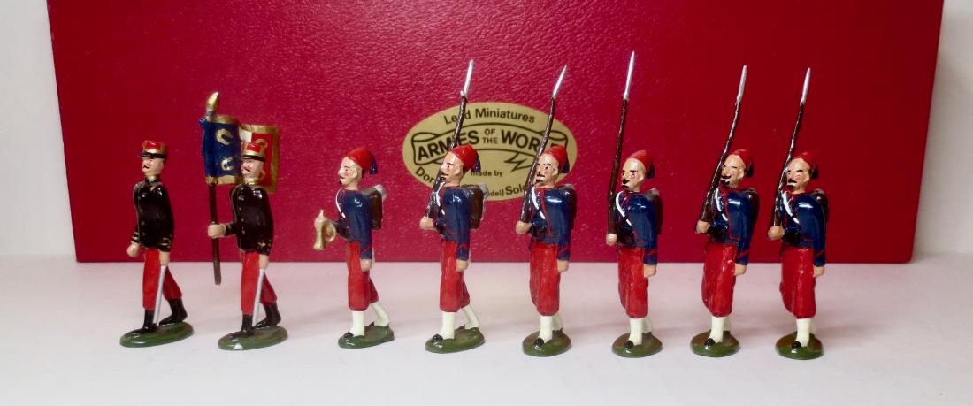 Dorset Marching Zouaves with Flag Bearer: Dorset Marching Zouaves with Bugler, Flag Bearer and Officer. 8 pieces. Excellent condition. Box excellent.