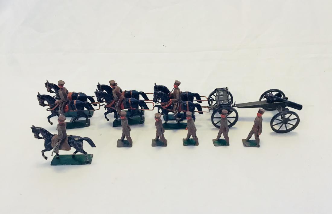 Heyde Khaki Gun Team, peak caps: Heyde 1930s vintage 55 mm gun team with 6 horses, three drivers, limber, gun, 5 marching gunners, and mounted officer in peak caps. Fair/good condition, with paint wear on troops and limber, one missi
