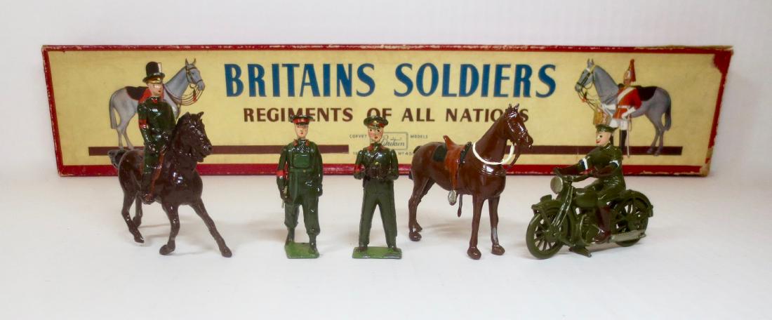 Britains #1907 British Army Staff Officers: Active Service. Post war with R.O.A.N. Box. 5 pieces. Excellent to very good condition. Box poor (top missing one end).