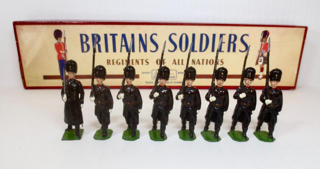 Britains #2009 Belgian Army Grenadiers: Post war retied in R.O.A.N. box. 8 pieces. Excellent condition. Box excellent.