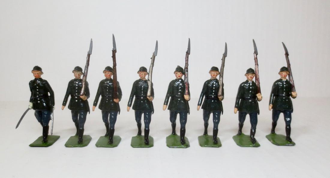 Britains #432 German Infantry: Active Service Dress. Post war. 8 pieces. Excellent to very good condition. Unboxed.