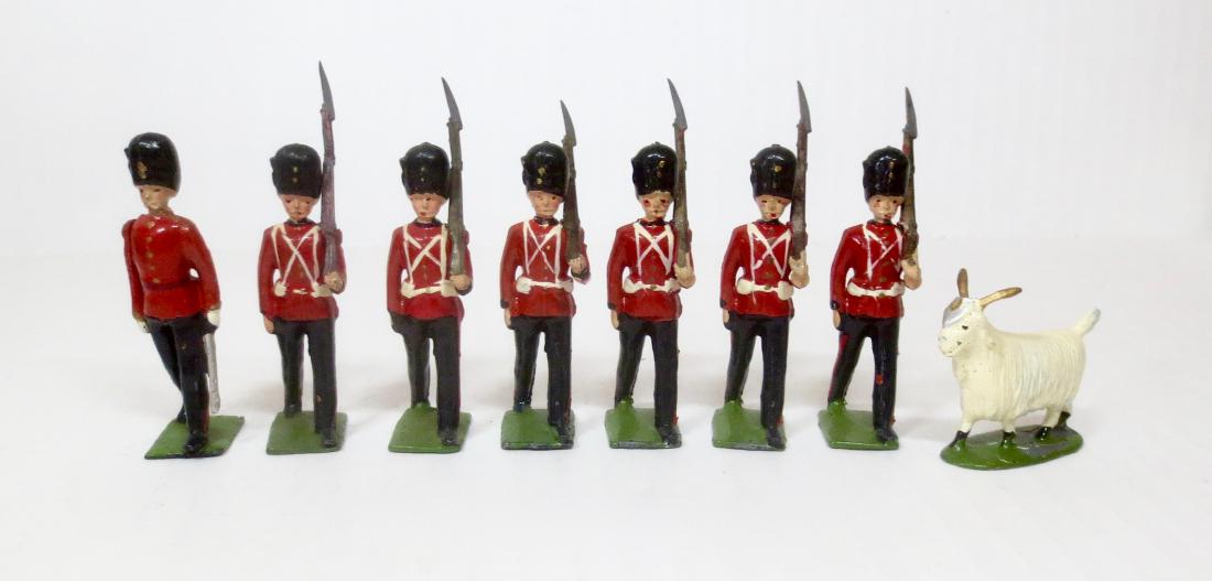 Britains #74 Royal Welch Fusiliers: Post war. 8 pieces. Excellent condition. Unboxed.