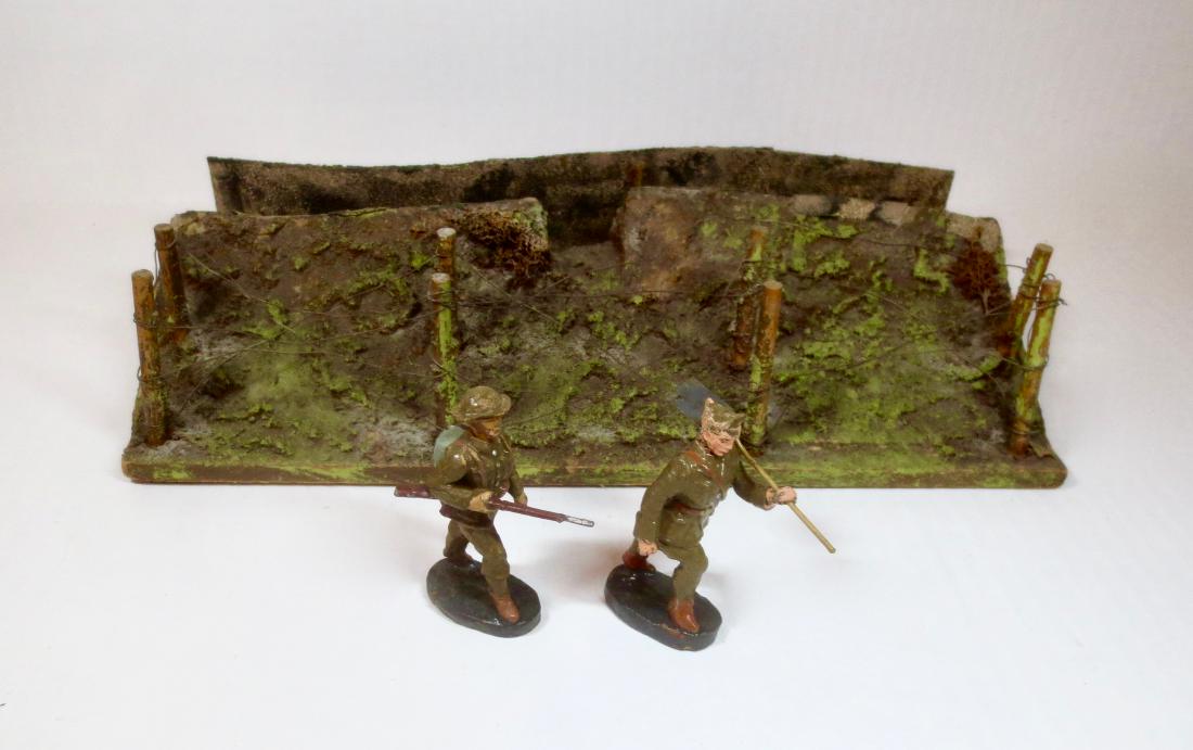 Elastolin RARE Trench with Composition Soldiers (1 of 1)