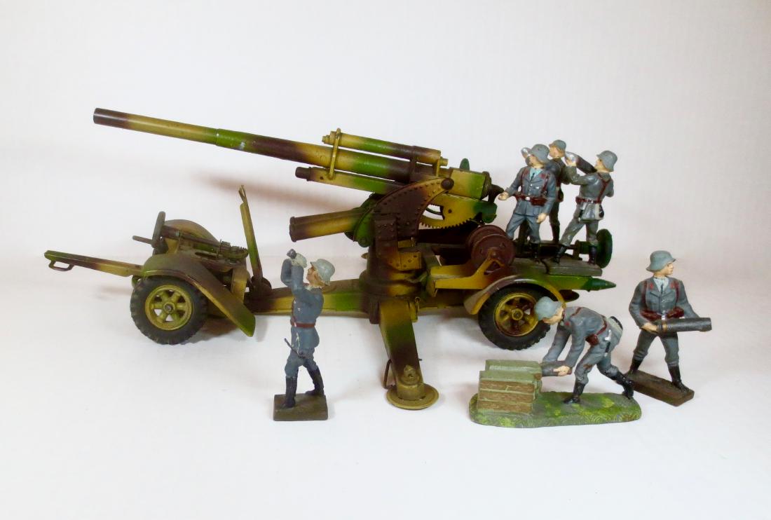 RARE Mechanical Field Artillery Gun & Lineol Crew: 7 pieces. Metal Field Gun measures 13-1/2" long. Mechanics raise barrel up and down with a turn of a wheel. Excellent condition. Includes 5 Lineol 7 cm Composition German crew members, also excellent.