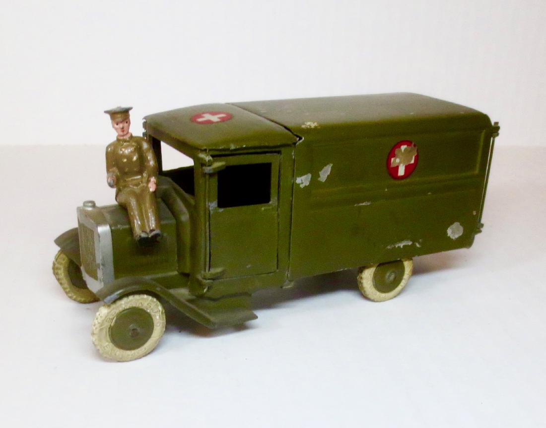 Britains #1512 Army Ambulance with Driver (1 of 1)