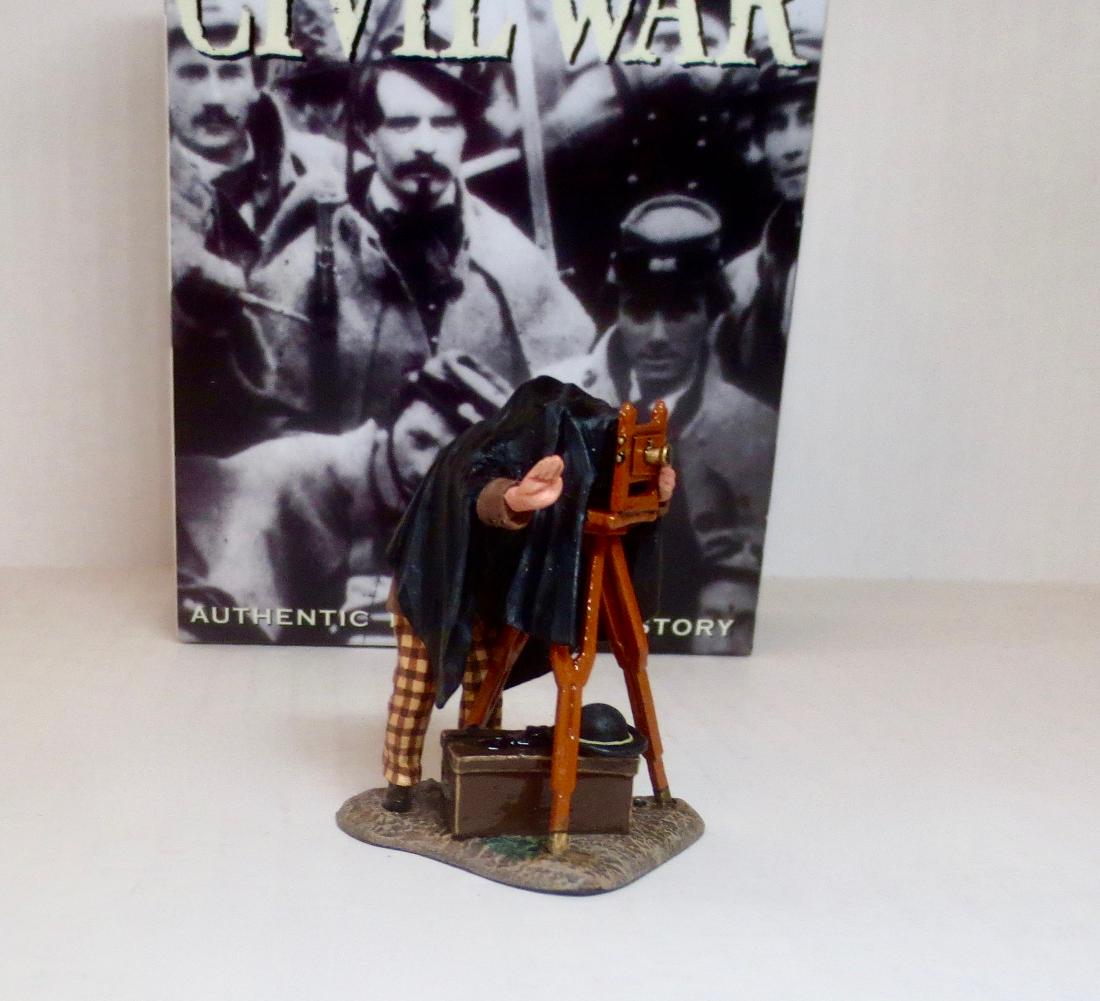 King & Country #CW054 Matthew Brady: "The Photographer" Matthew Brady. The famous pictorial chronicler of the Civil War and its soldiers. 1piece. Retired figure. Excellent condition. Box excellent.
