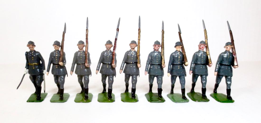Britains From #432 German Infantry: Pre & Post war. 9 pieces. Excellent condition (mismatched paint). Unboxed.